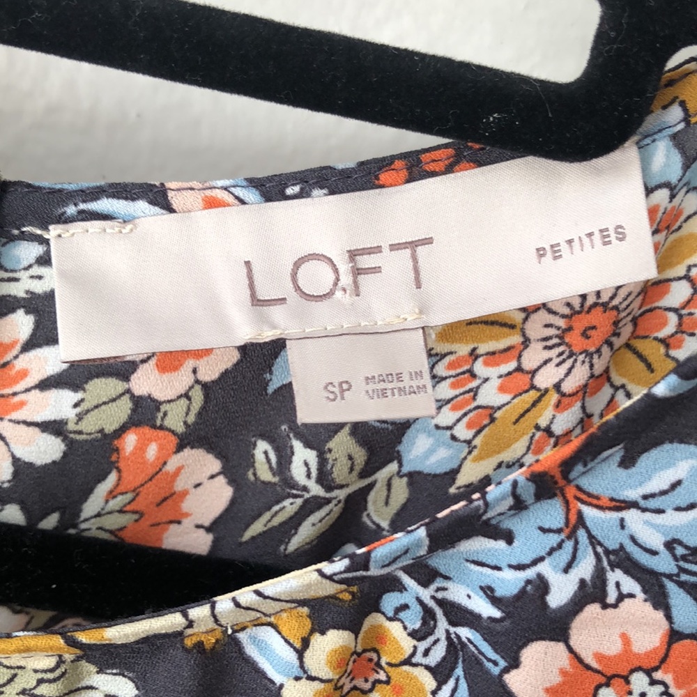 Loft Floral Button Back Top With Split Overlappin… - image 5